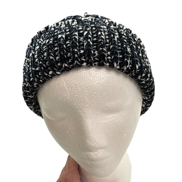 Torrid Hat Beanie Black White Marled Ribbed Knit Faux Fur Pom Pom Winter OS NWOT - Picture 4 of 9